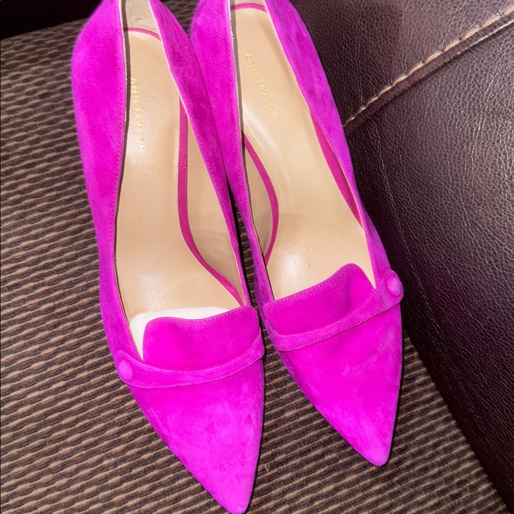 Ann Taylor Fuchsia Suede Pointed-Toe Pumps - Picture 2 of 4
